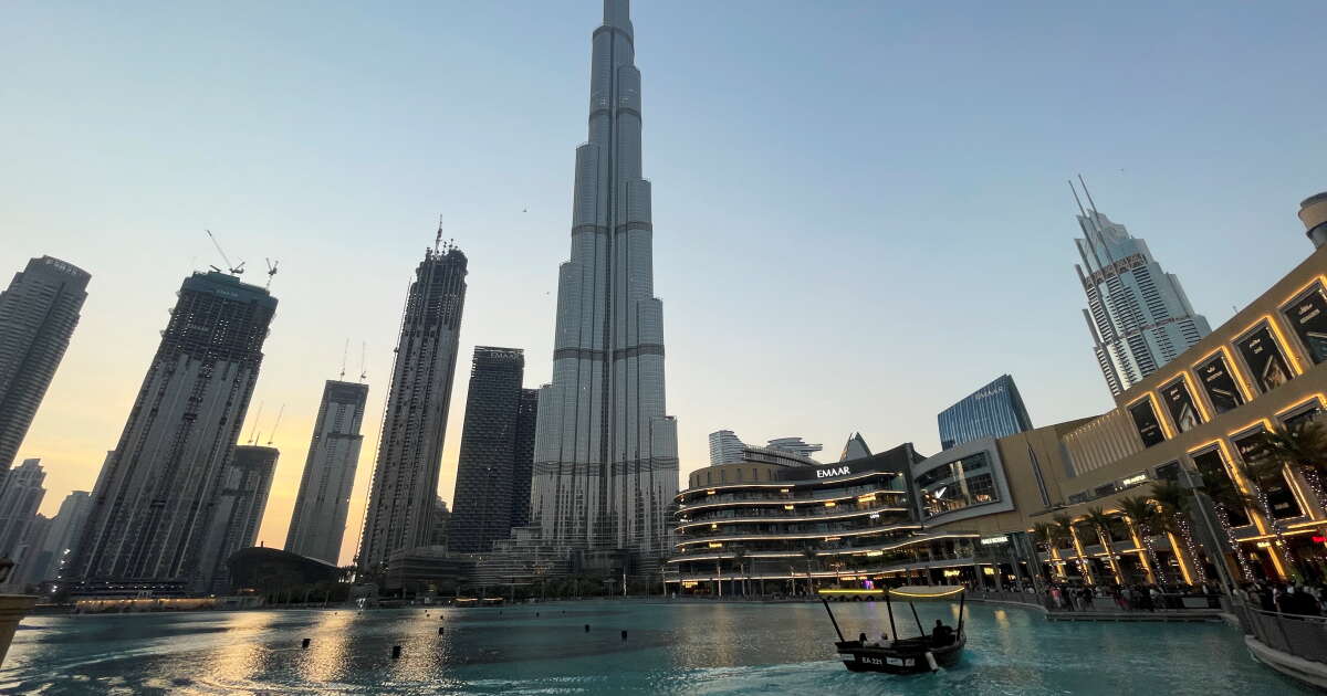 découvrez dubaï, le paradis des millionnaires, où luxe, modernité et opportunités infinies se rencontrent. explorez des paysages urbains époustouflants, des boutiques de créateurs, et un style de vie inégalé au cœur des émirats.