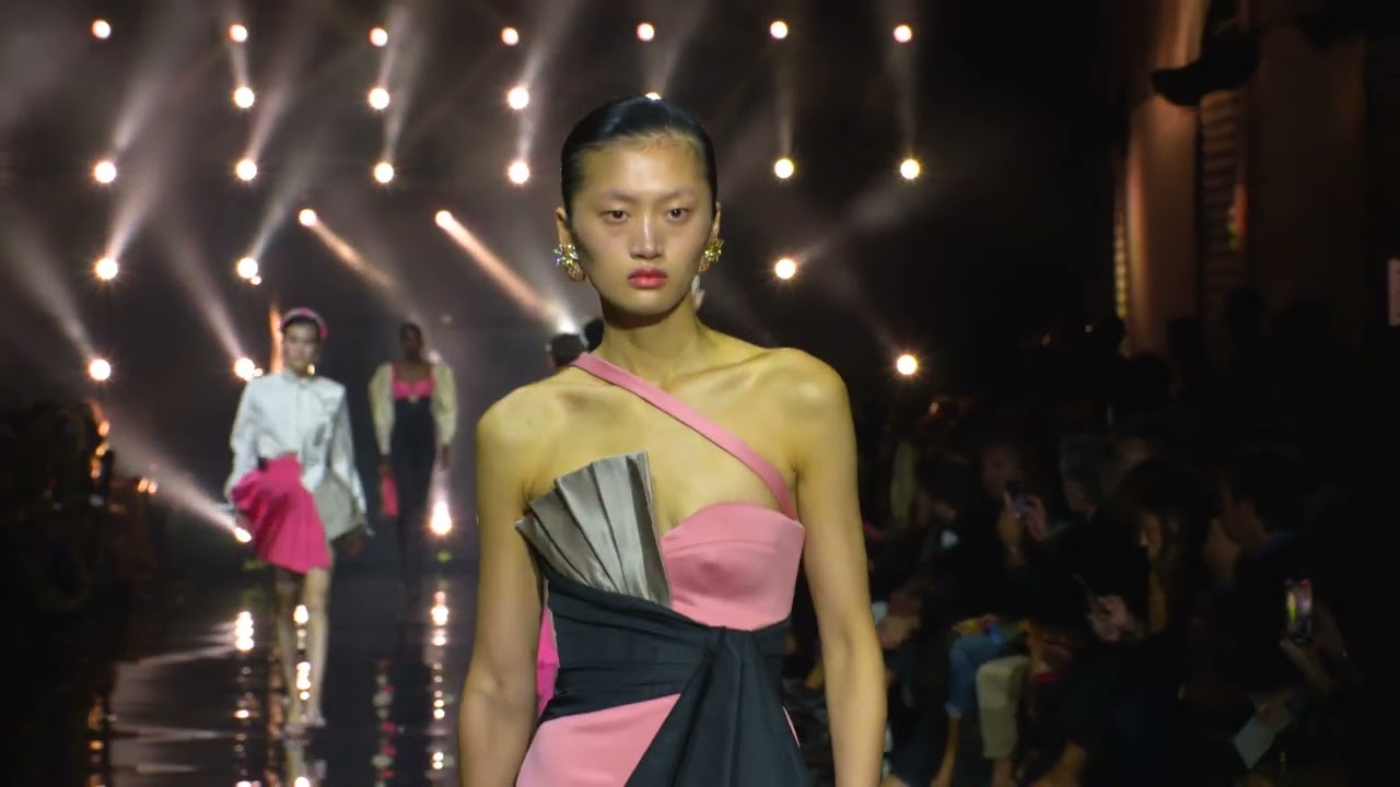 Pourquoi Roberto Cavalli a-t-il volé la vedette à la Dubai Fashion Week ?