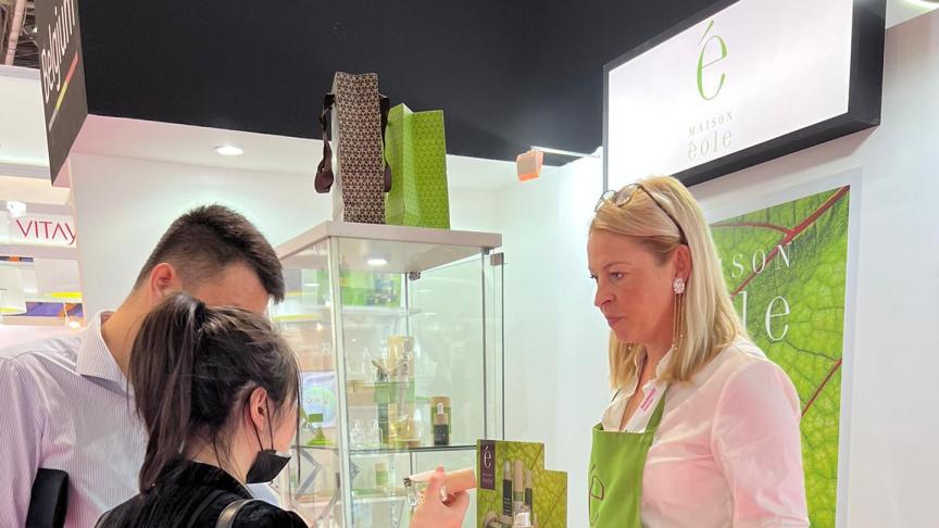 découvrez l'incroyable événement culinaire mettant en avant la célèbre cheffe anne-sophie pic à dubaï. plongez dans un voyage gastronomique unique où créativité et savoir-faire s'entremêlent pour offrir une expérience inoubliable aux amoureux de la gastronomie.