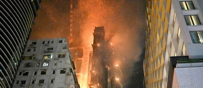 découvrez l'adrénaline de la bataille des gratte-ciels, un affrontement captivant où architectes et urbanistes rivalisent d'ingéniosité pour créer des chefs-d'œuvre vertigineux. plongée dans un monde où innovation et compétition s'élèvent vers de nouveaux sommets !
