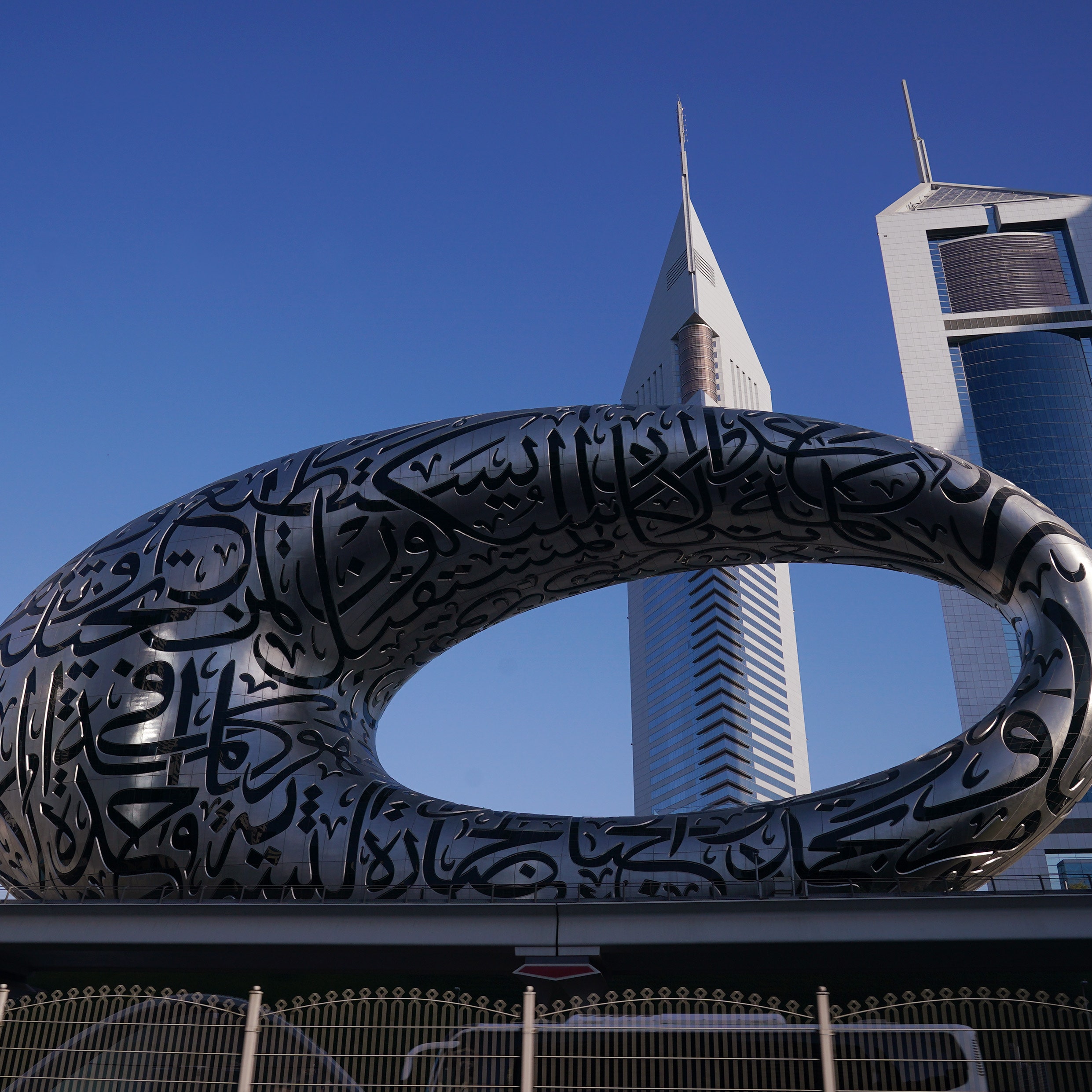 découvrez le scandale du détournement de 175 millions d'euros à dubaï. analyse des faits, des enjeux et des conséquences de cette affaire qui secoue les milieux financiers.