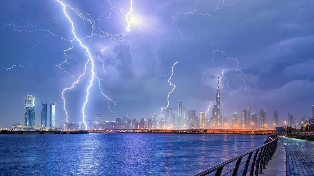 découvrez les dernières innovations et tendances en matière d'électricité à dubaï en 2024. explorez les nouvelles technologies, les projets durables et les opportunités d'investissement dans le secteur énergétique de cette mégapole en plein essor.