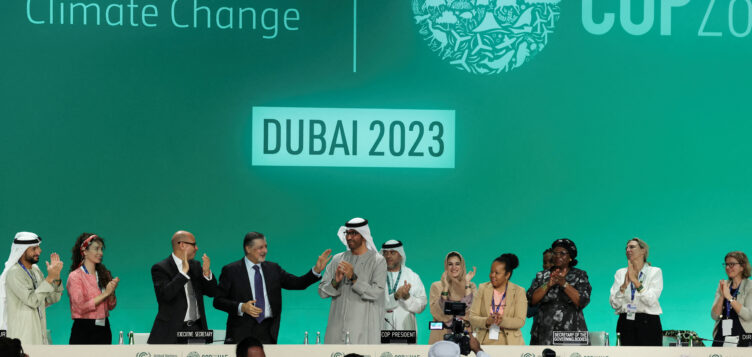 découvrez comment dubaï façonne l'avenir avec ses innovations et ses leaders émergents. plongez dans une métropole vibrante qui attire les esprits visionnaires et transforme les idées en réalité.