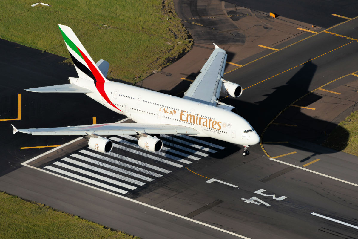 découvrez l'expérience inoubliable de voyager avec emirates à bord de l'a380 vers bali. profitez de services luxueux, d'un confort exceptionnel et de vues imprenables sur cette île paradisiaque.