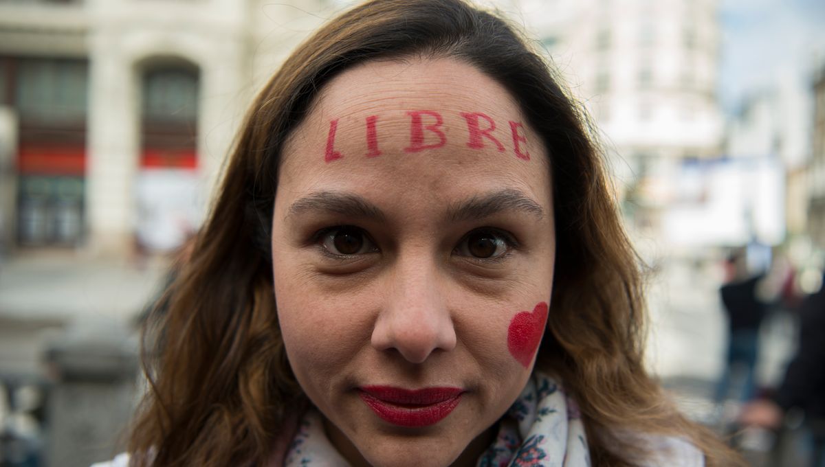 découvrez le récit poignant d'une femme irlandaise à dubaï confrontée à des violences conjugales, qui tente de mettre fin à ses souffrances. un témoignage puissant sur la résilience, l'espoir et la lutte contre l'injustice.