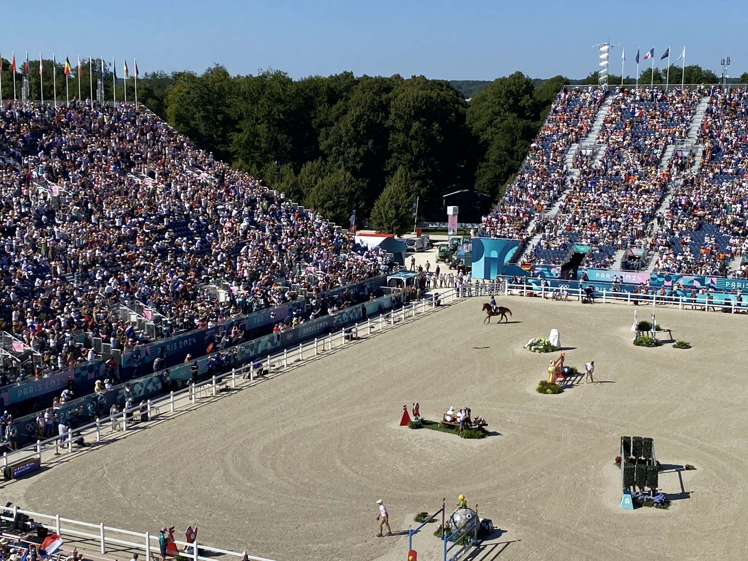 découvrez julien épaillard, le cavalier de renom qui brillera lors des jeux olympiques de paris 2024. suivez son parcours et ses exploits dans le monde équestre tout au long de cet événement incontournable.