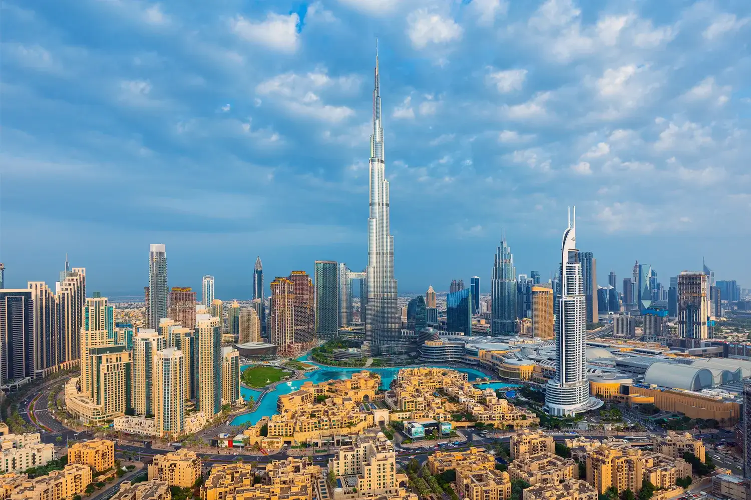 découvrez les dernières tendances et styles naissants lors de la semaine de la mode de dubaï en septembre. explorez les créations des designers internationaux et locaux qui redéfinissent la mode dans cette métropole dynamique.