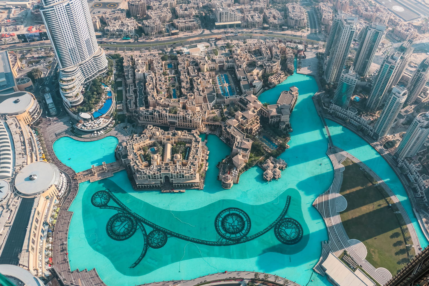 découvrez la vie à dubaï, un mélange fascinant de modernité et de traditions. explorez ses attractions emblématiques, sa gastronomie délicieuse et ses opportunités professionnelles dans cette ville dynamique au cœur du désert.