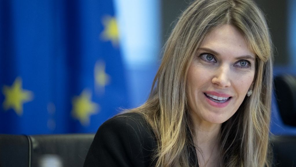découvrez les récentes accusations de blanchiment visant kamenjasevic, un sujet qui soulève de nombreuses questions sur l'intégrité et la transparence dans le monde des affaires. analysez les enjeux juridiques et médiatiques autour de cette affaire intrigante.