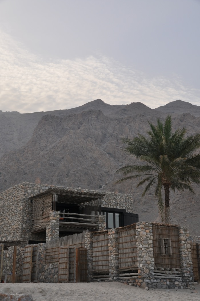 découvrez le secret six senses zighy bay, un refuge de luxe inégalé au cœur des montagnes d'oman. profitez d'une expérience sensorielle unique avec des villas privées, des plages idylliques et un spa de renommée mondiale. l'évasion parfaite pour un séjour relaxant et raffiné.