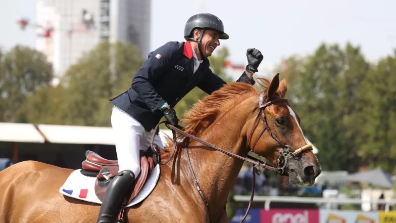 découvrez l'incroyable parcours de julien épaillard, cavalier de renom, lors de sa séparation à dubaï. plongez dans l'univers de l'équitation de haut niveau et explorez comment cet événement a influencé sa carrière et ses performances dans les compétitions internationales.