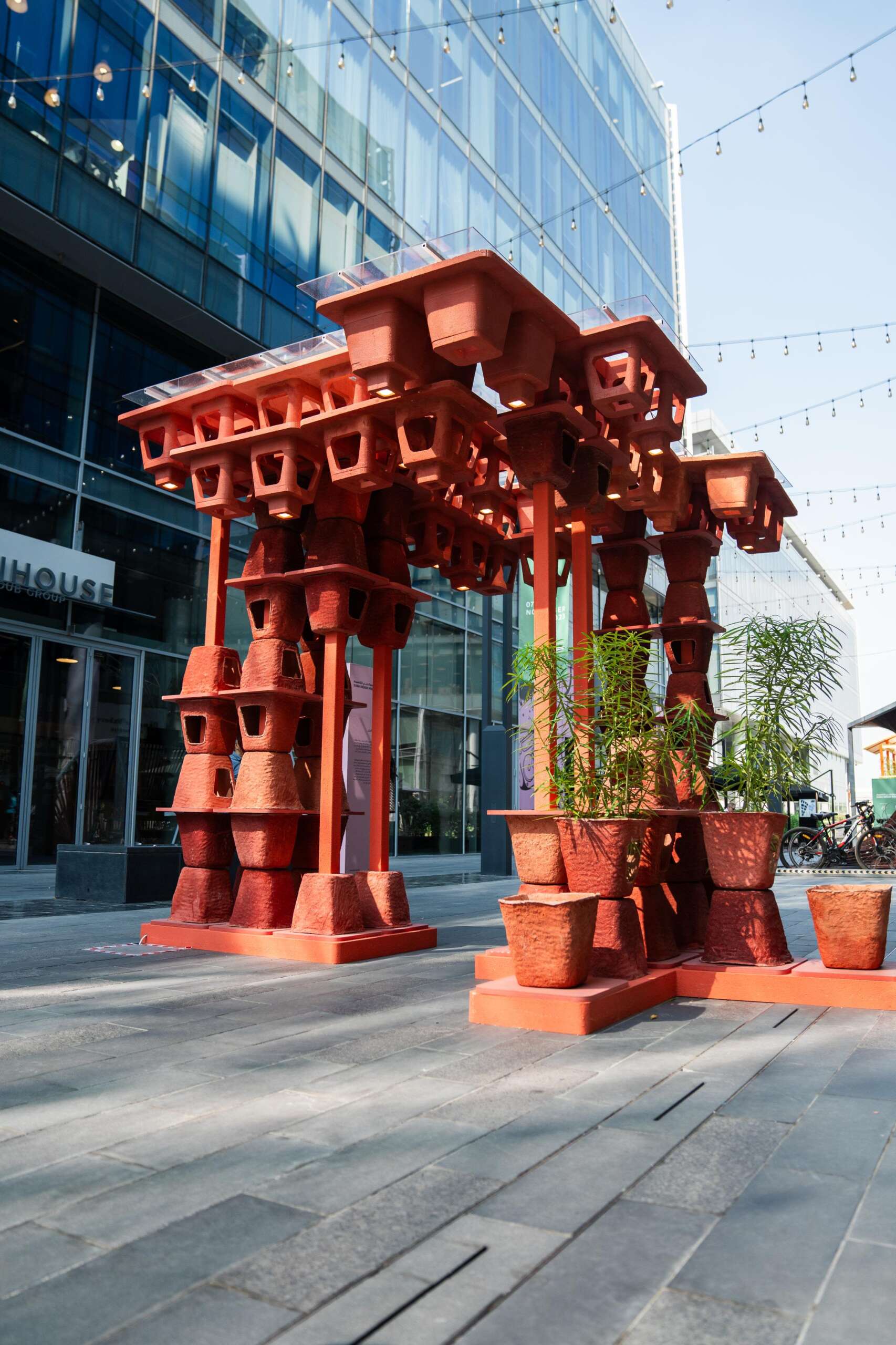 découvrez dubai design week, un événement incontournable qui façonne l'avenir du design. explorez des installations innovantes, des conférences inspirantes et des talents émergents qui redéfinissent le paysage créatif de la région.