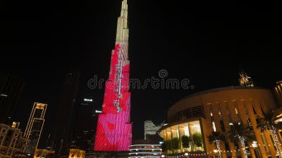 découvrez le fascinant spectacle de lumières à dubaï, une expérience nocturne éblouissante où les illuminations magiques et les projections audacieuses transforment la ville en un véritable chef-d'œuvre. ne manquez pas ce rendez-vous féerique alliant technologie et art dans un cadre spectaculaire!