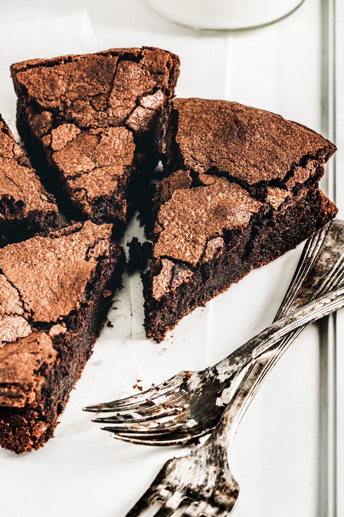 découvrez le délice du chocolat fondant, un dessert irrésistible qui allie la richesse du chocolat à une texture onctueuse. parfait pour satisfaire vos envies sucrées ou impressionner vos invités avec une touche gourmande.