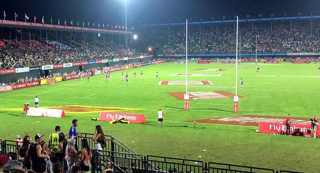 découvrez l'excitation du dubaï sevens, un tournoi emblématique de rugby à 7 qui attire les meilleures équipes du monde. plongez dans une ambiance festive et vibrante où le sport, le divertissement et la culture se rencontrent sous le soleil de dubaï.