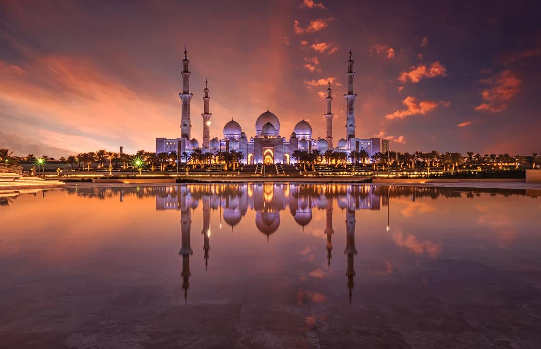 découvrez la mosquée de dubaï, un chef-d'œuvre architectural qui allie tradition et durabilité. explorez comment cette structure emblématique utilise des techniques innovantes pour intégrer l'énergie renouvelable, tout en préservant son patrimoine culturel.