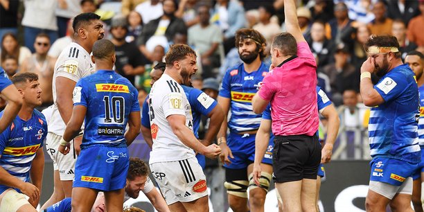 découvrez la révolution du rugby féminin en france avec les bleues, qui redéfinissent les codes du sport et inspirent une nouvelle génération de joueuses. suivez leur parcours exceptionnel et leur détermination à conquérir le monde du rugby.
