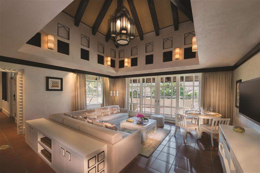 découvrez les villas al bahar à jumeirah, dubaï, un véritable paradis de luxe en bord de mer. profitez d'un cadre idyllique, d'équipements haut de gamme et d'un design moderne pour des vacances inoubliables dans l'une des destinations les plus prisées du monde.