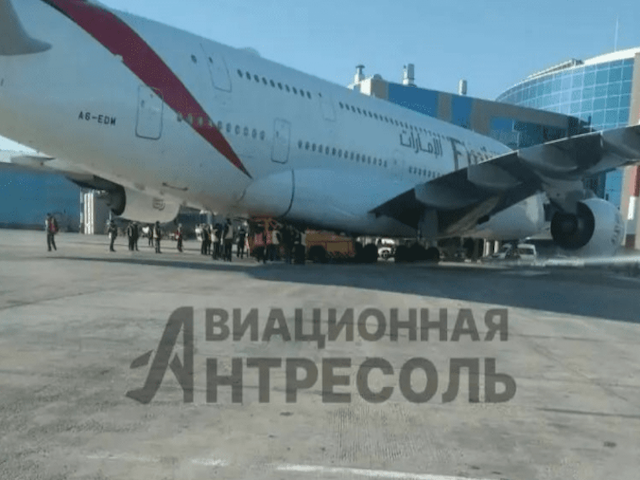 découvrez le récit palpitant du chaos qui a secoué le vol dubai-moscou. une aventure aérienne pleine de rebondissements qui met en lumière les défis inattendus du voyage moderne.