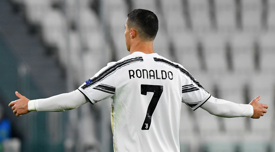 découvrez le but du siècle de ronaldo, un exploit incroyable qui a marqué l'histoire du football. revivez ce moment emblématique où le talent pur et la détermination du légendaire attaquant ont captivé les fans du monde entier.