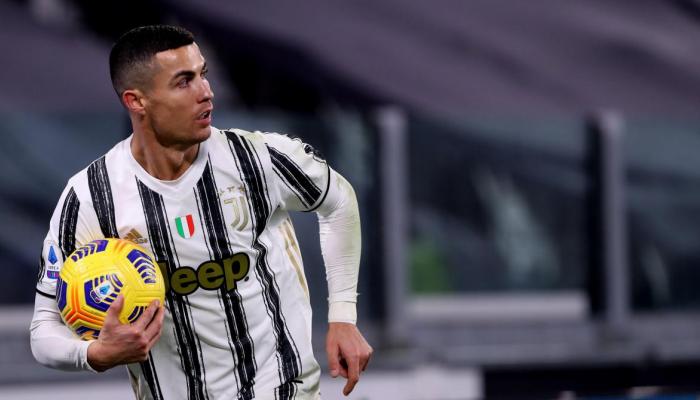 revivez le but du siècle de ronaldo, un moment inoubliable qui a marqué l'histoire du football. découvrez les détails de cette action incroyable qui a émerveillé des millions de fans à travers le monde.