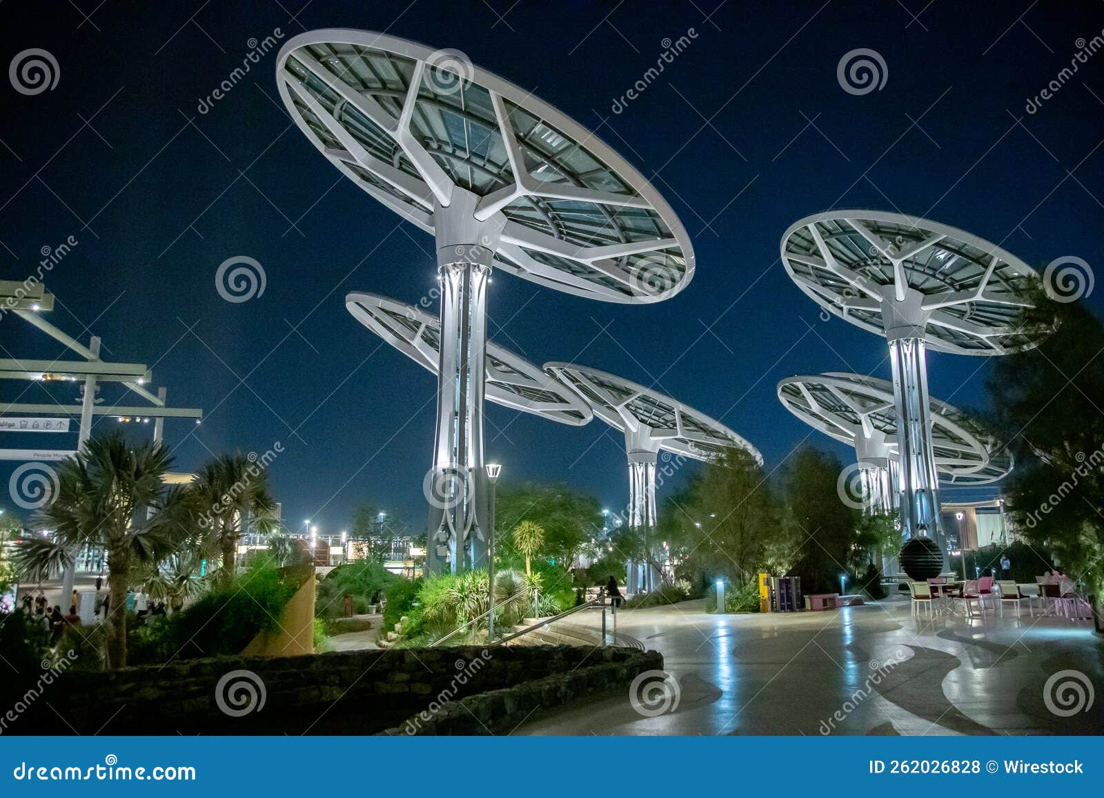 découvrez comment dubaï allie modernité et développement durable, en mettant en œuvre des initiatives écologiques innovantes pour un avenir plus vert. explorez les projets durables de cette métropole, de l'énergie renouvelable aux espaces verts.