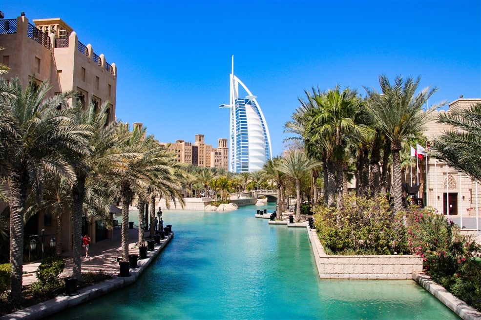 découvrez comment dubaï allie modernité et développement durable, en adoptant des initiatives écologiques innovantes pour préserver l'environnement tout en soutenant la croissance économique.
