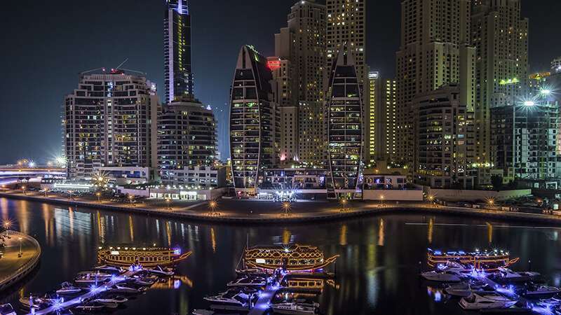 découvrez l'autre côté de la vie à dubaï : pourquoi certains riches se sentent malheureux malgré leur fortune. plongez dans les réalités cachées de cette ville luxueuse et explorez les défis émotionnels et sociaux auxquels font face les expatriés en quête de bonheur.