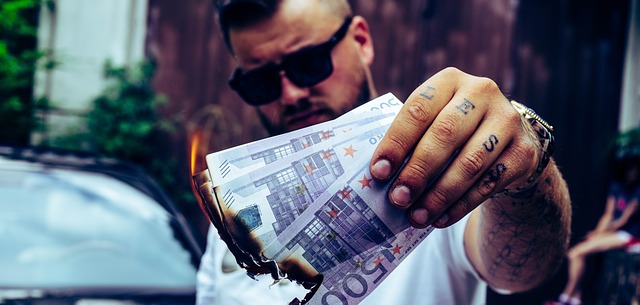 découvrez l'univers fascinant des ultra-riches de madrid, où luxe et opulence se rencontrent. plongez dans les vies extravagantes, les destinations prestigieuses et les événements glamour qui font de cette capitale espagnole le playground des élites.